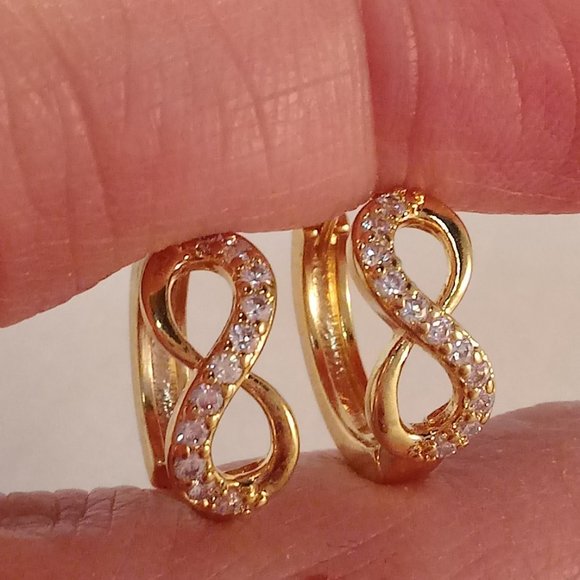 18K Yellow Gold Filled Infinity 8 Diamond Zircon Hoop Earrings 14mm Party Gift - Picture 1 of 5